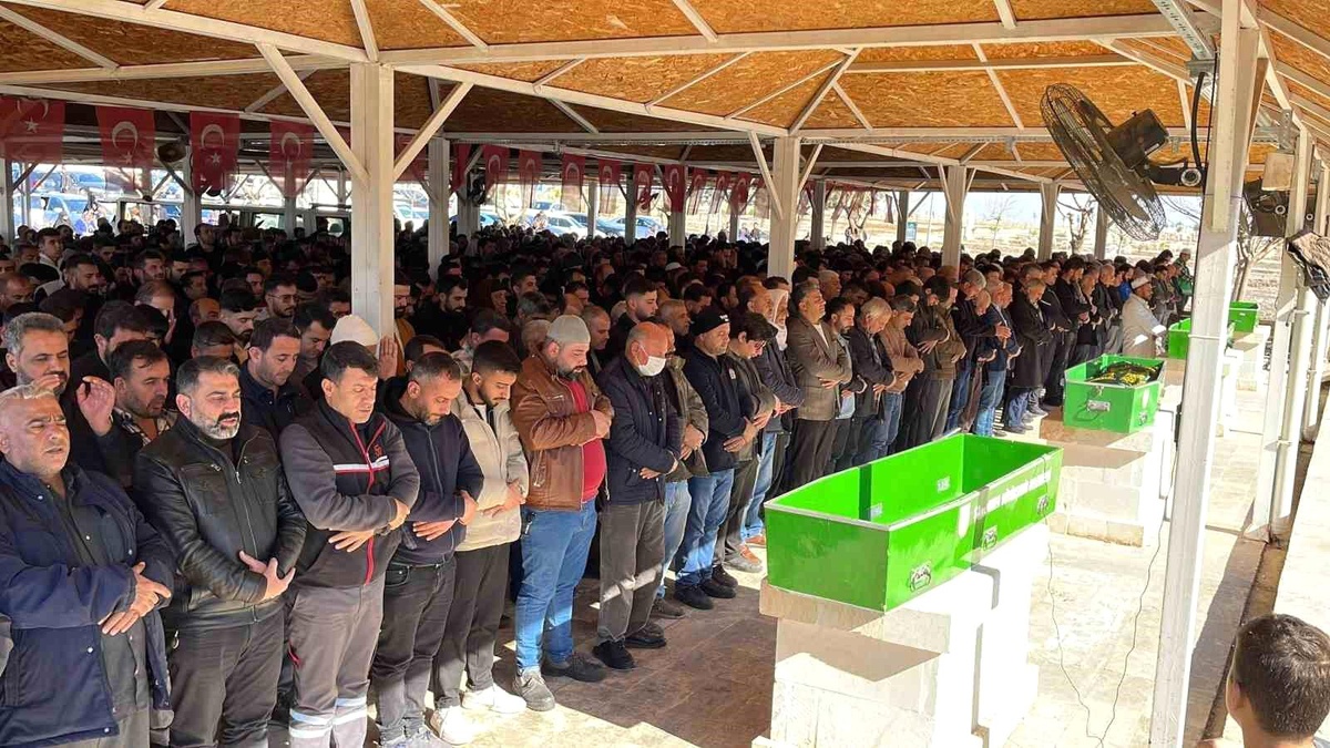 Şanlıurfa\'da Trajik Olay: Anne ve Kızları Ayrı Mezarlıklara Defnedildi