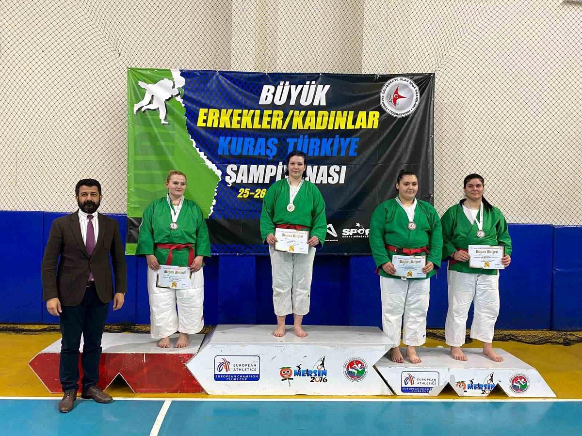 Mersin\'de Kuraş Şampiyonası: Salihli\'den İki Önemli Başarı
