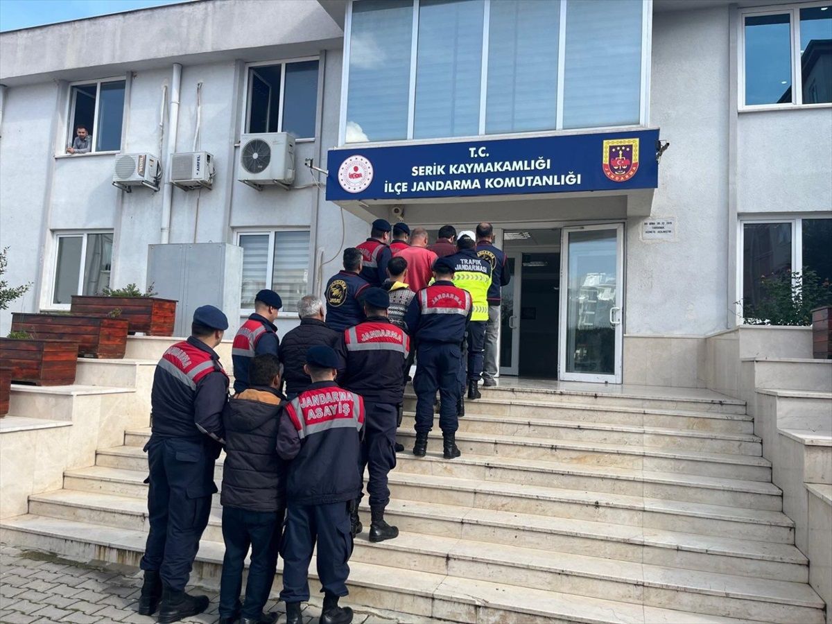 Serik\'te 11 Kişi Tutuklandı