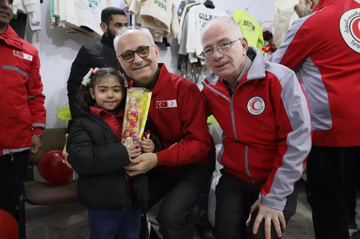 Türk Kızılay\'dan Halep\'te Sevgi Butiği Açılışı