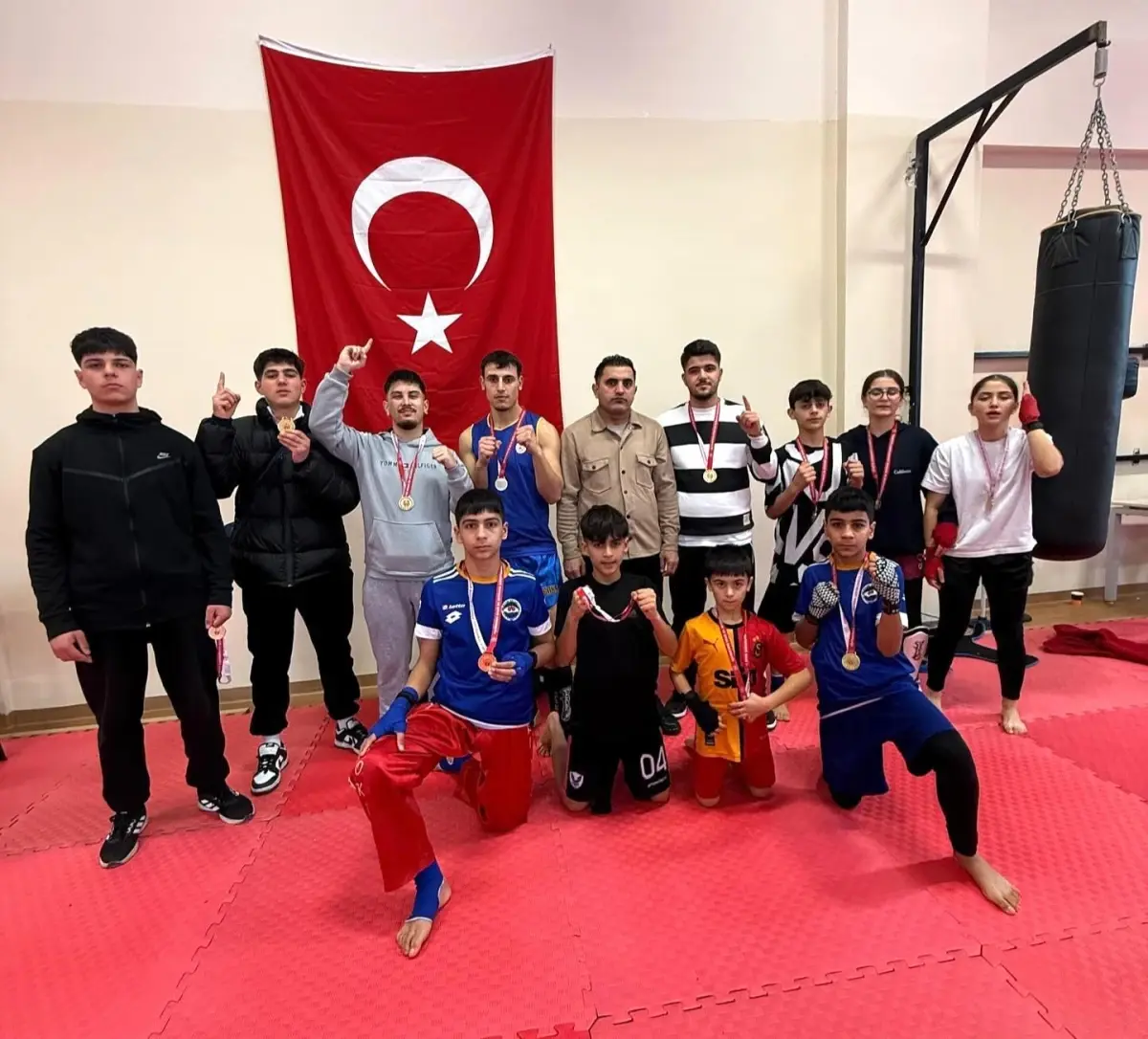 Dilovası Belediyespor Wushu-KickBox Takımı Kocaeli İl Şampiyonası\'nda Başarı Elde Etti