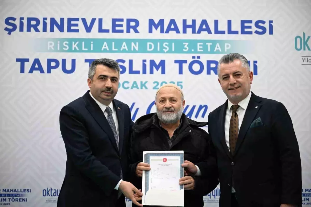 Yıldırım Belediyesi, Şirinevler Mahallesi\'nde 960 Hak Sahibine Tapuları Teslim Etti