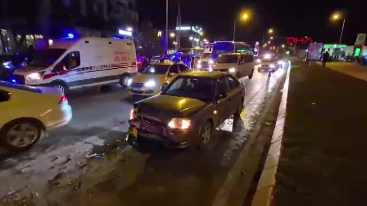 Edirne\'de Zincirleme Trafik Kazası: 2 Yaralı