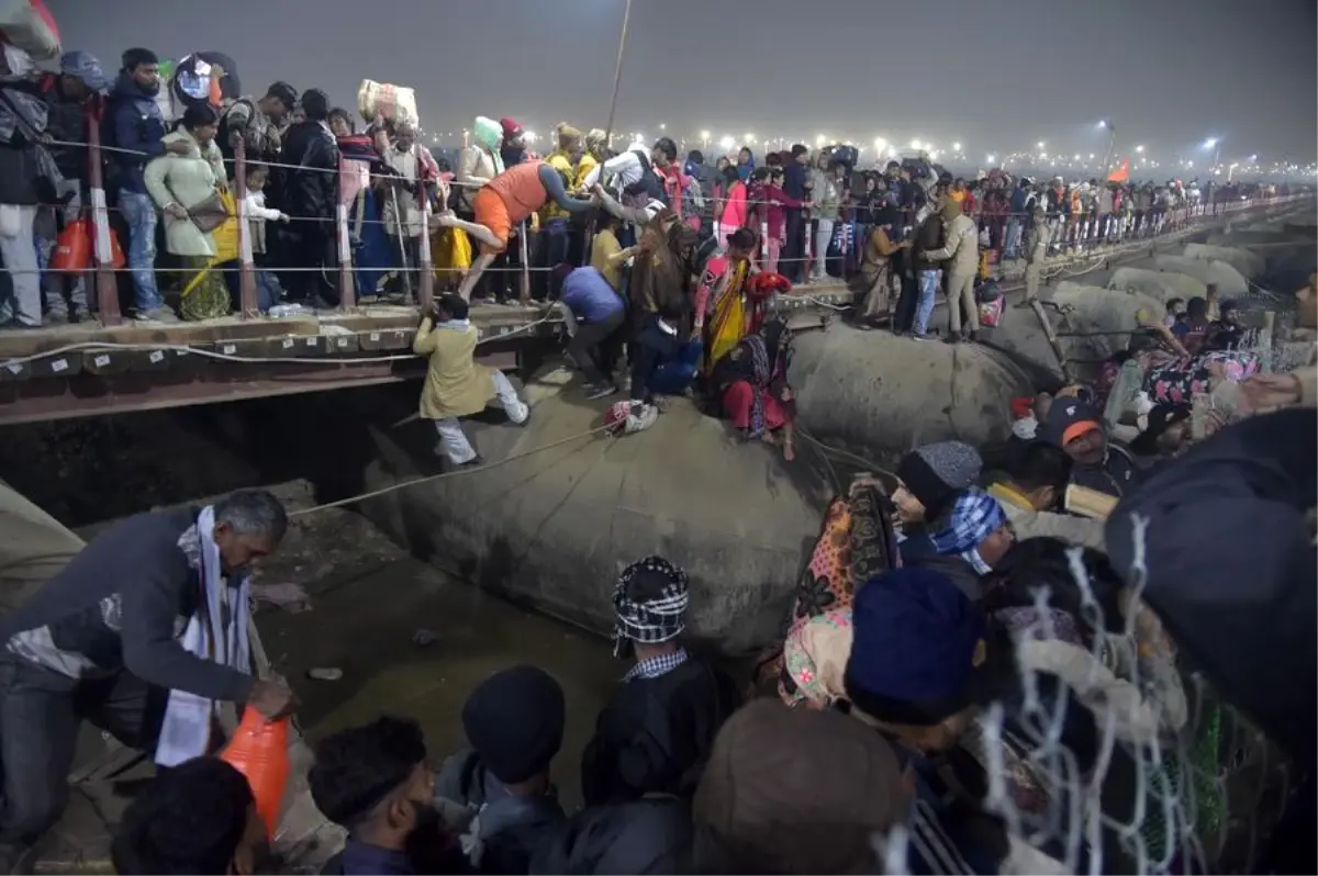 Maha Kumbh Mela\'da İzdiham