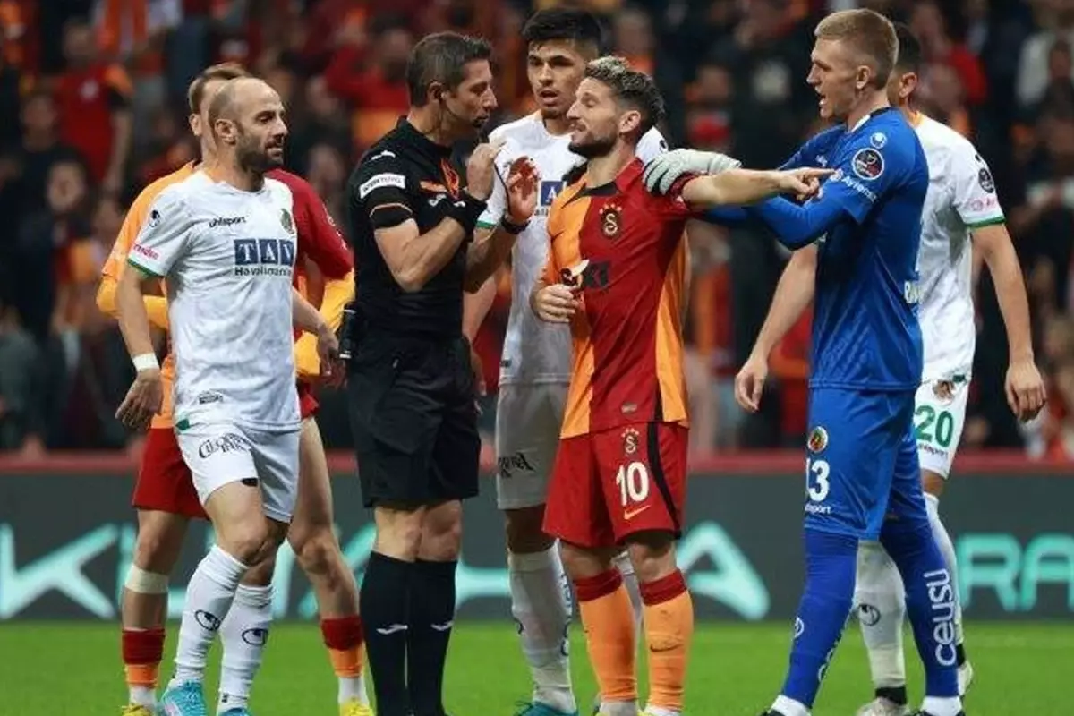 Ali Palabıyık\'tan ilginç Galatasaray sözleri: Ben gösterdim hakemliğim bitti