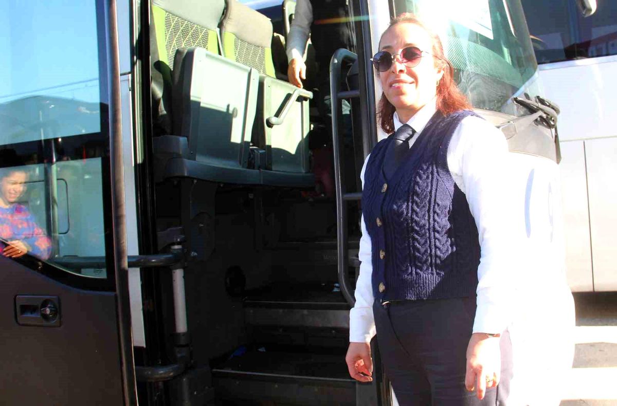 Kadın Otobüs Şoförü Mercan Güven\'in Başarı Hikayesi