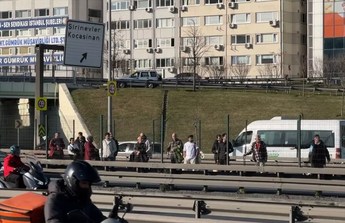 Bahçelievler\'de Metrobüs Arızası