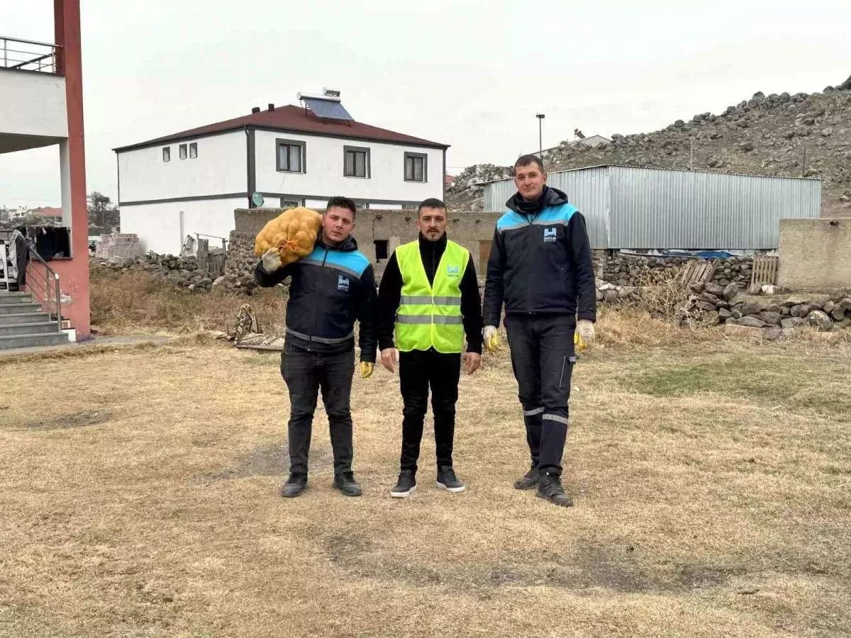 Hacılar Belediyesi 100 Ton Patates Dağıtımı Gerçekleştirdi