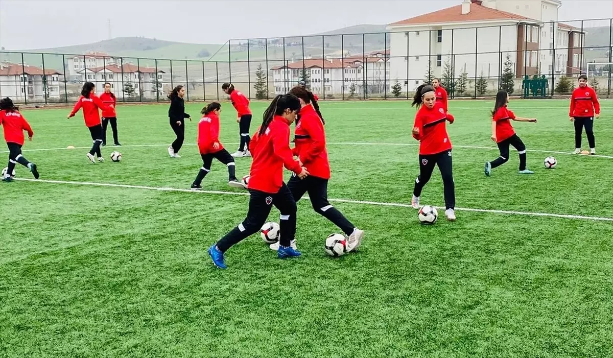 Beyparsspor Kadın Futbol Takımı Hazırlıklara Devam Ediyor