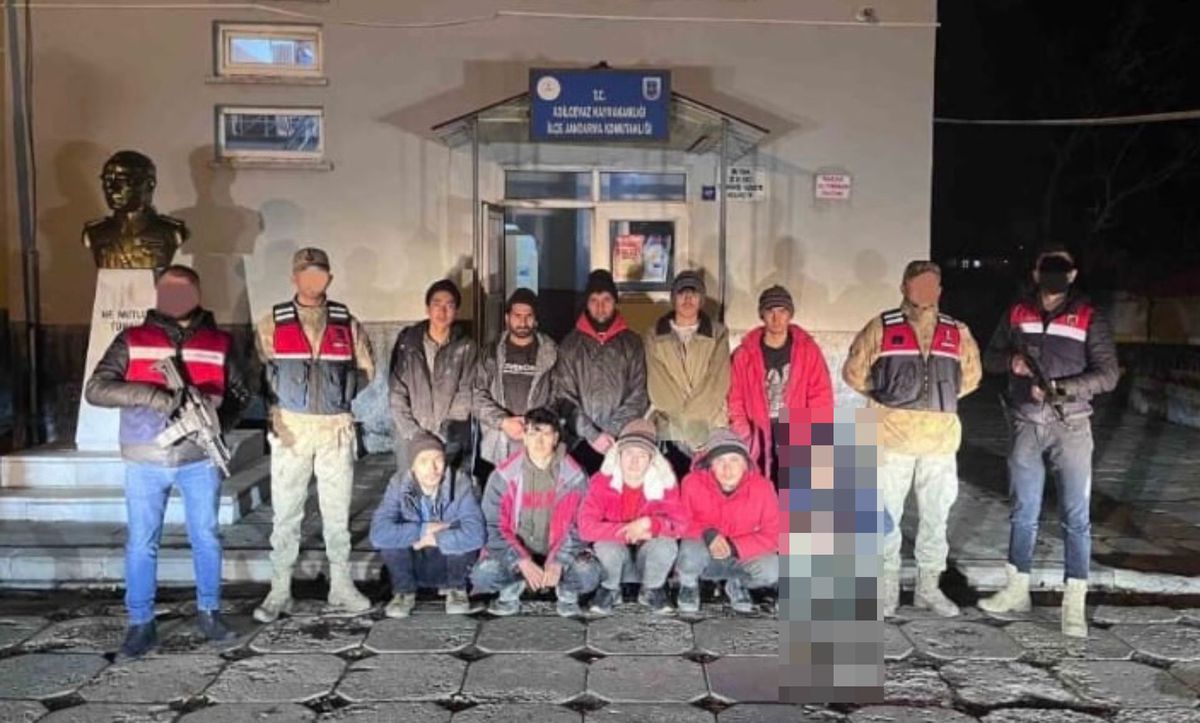 Bitlis\'te 9 Kaçak Göçmen Yakalandı, 4 Organizatör Tutuklandı