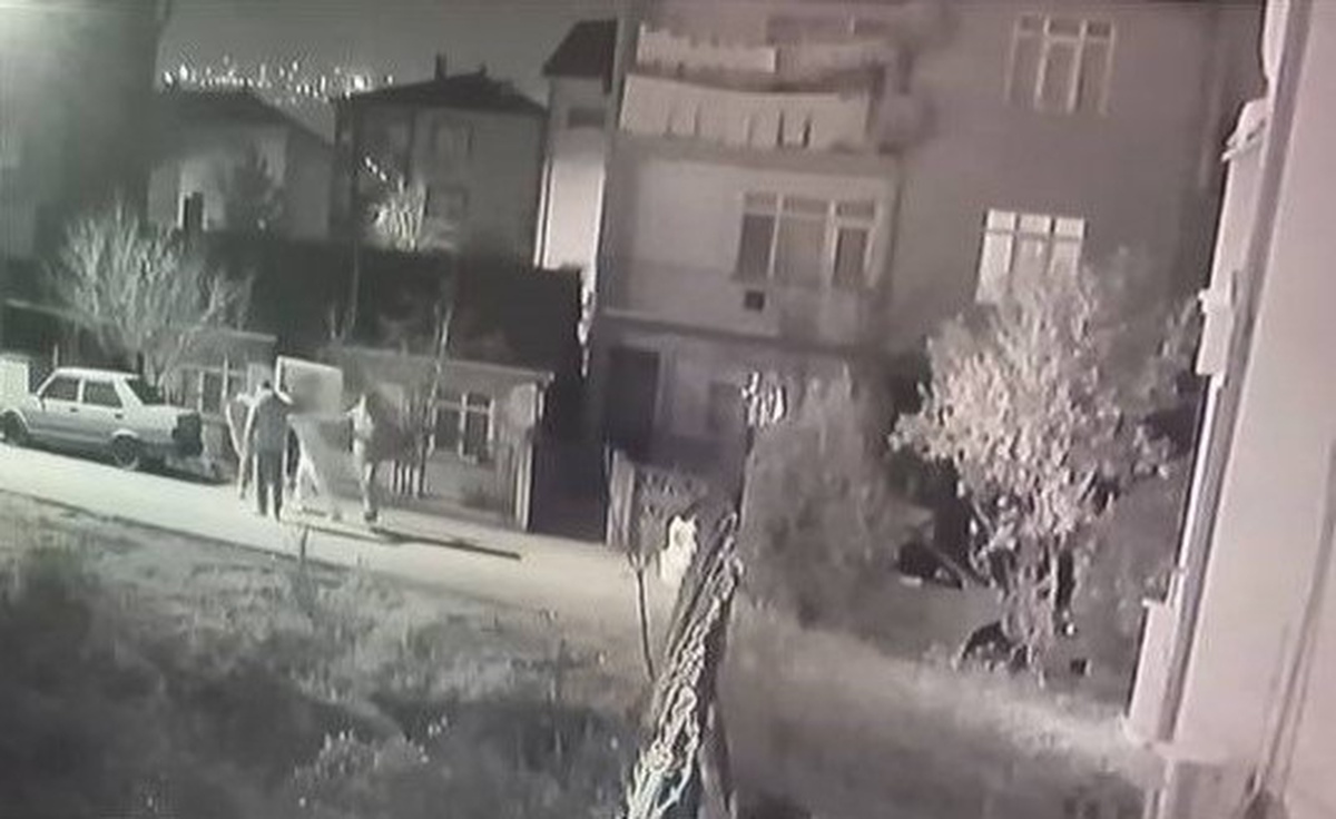 İzmit\'te Hırsızlık Anı Güvenlik Kamerasında