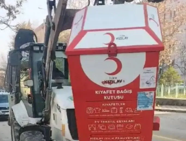 Etimesgut Belediye Başkanı Erdal Beşikçioğlu kıyafet bağış kutularını kaldırttı