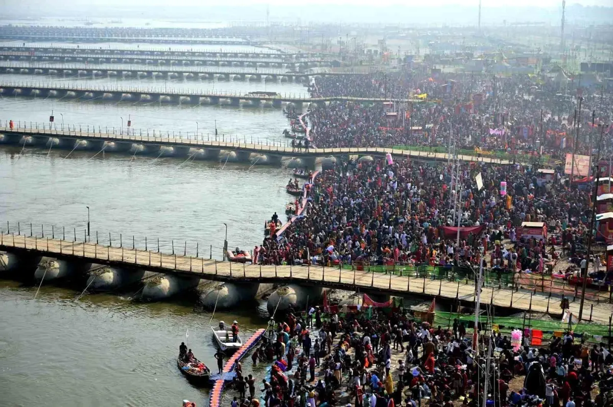 Hindu Festivalinde İzdiham: 17 Ölü