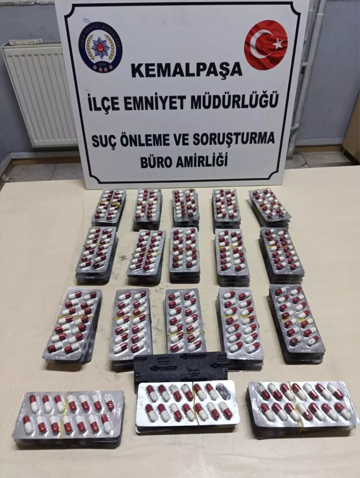 İzmir\'de Uyuşturucu Operasyonu: 2 Tutuklama