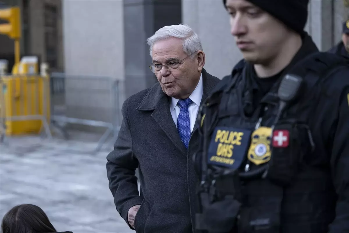 Bob Menendez 11 Yıl Hapis Cezası Aldı