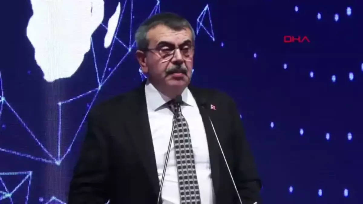 ANTALYA-Bakan Tekin\'den özel okullara: Çürük elmalarla siz mücadele etmezseniz; peşine biz düşeriz