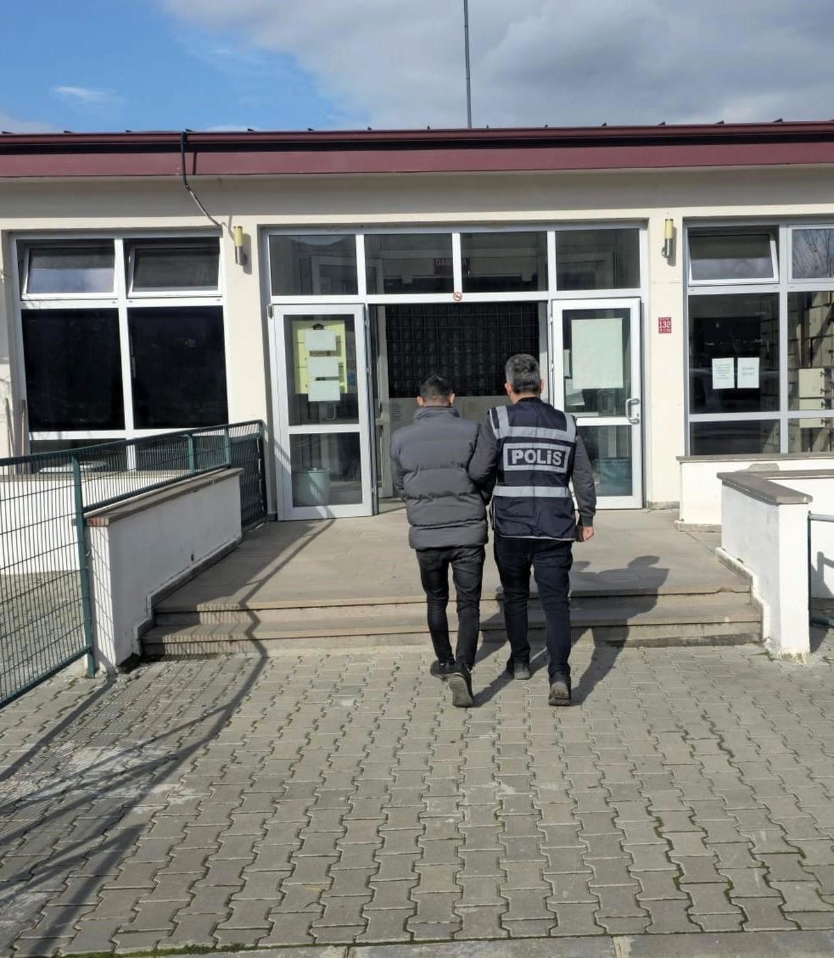 Balıkesir\'de Hapis Cezaalı 22 Kişi Tutuklandı