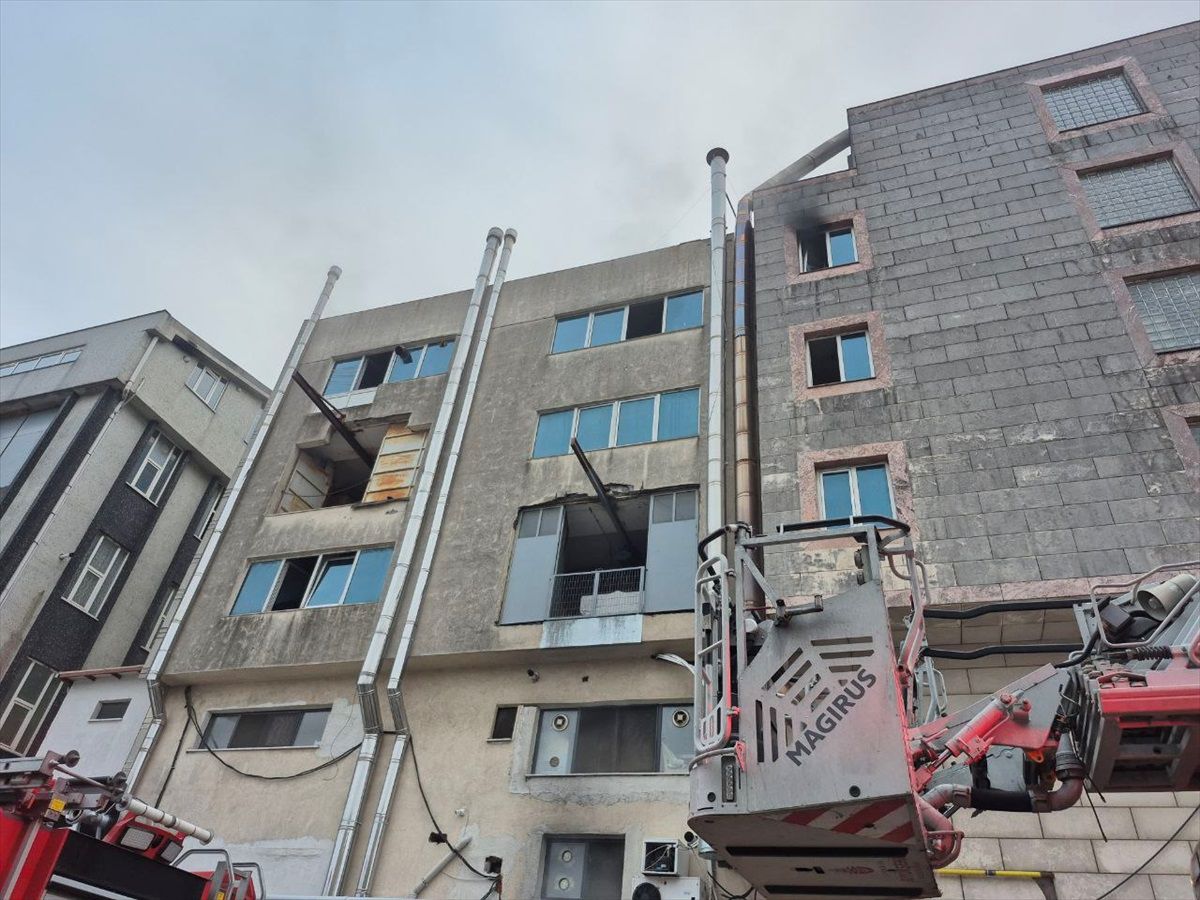 Beylikdüzü\'nde iş merkezinde yangın