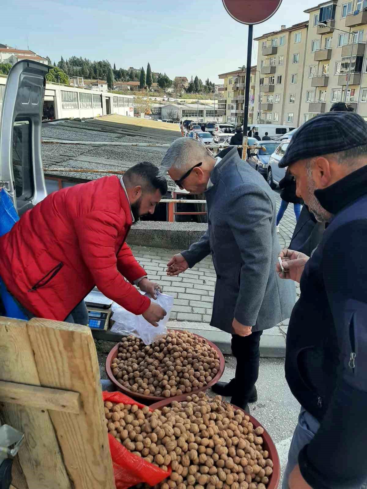 Bilecik\'te Seyyar Ceviz Satıcısının Sahtekarlığı Zabıta Ekipleri Tarafından Ortaya Çıkarıldı