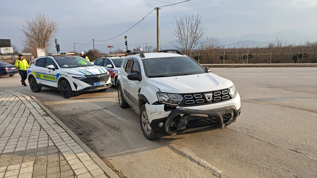İnegöl\'de Trafik Kazası: 2 Yaralı