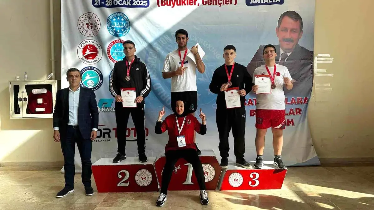 Sakarya Kick Boks Takımı Antalya\'da Başarılar Elde Etti