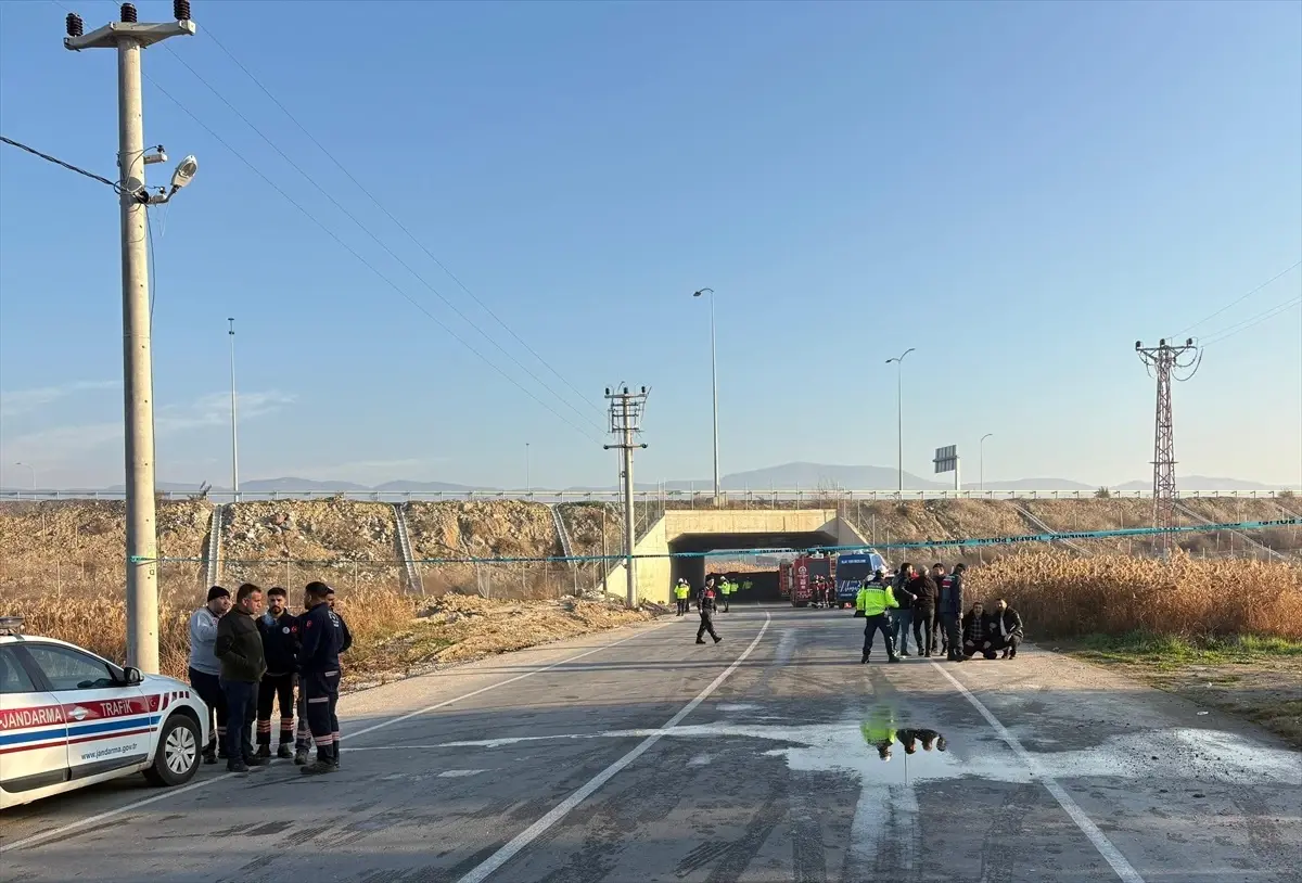 Pamukkale\'de İşçi Servisi Devrildi: 4 Ölü, 6 Yaralı