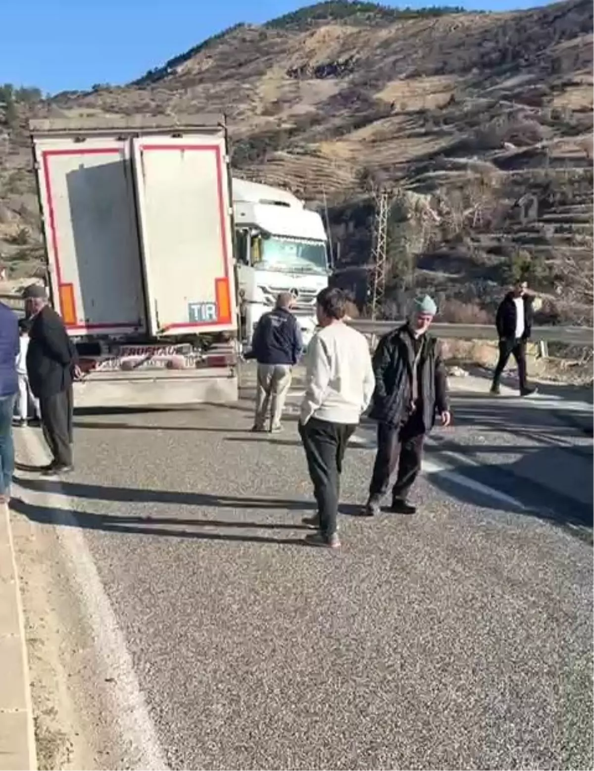 Adıyaman\'da Tır Kazası, Trafik Aksadı