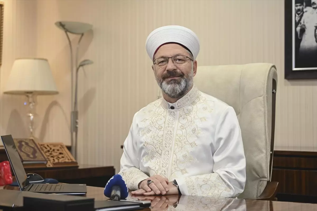 Diyanet Başkanı Erbaş\'tan \'Yılın Kareleri\' Oylaması