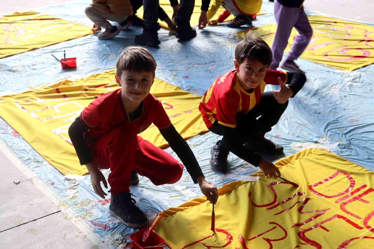Göztepe\'den Avrupa Hedefi İçin Pankart Etkinliği