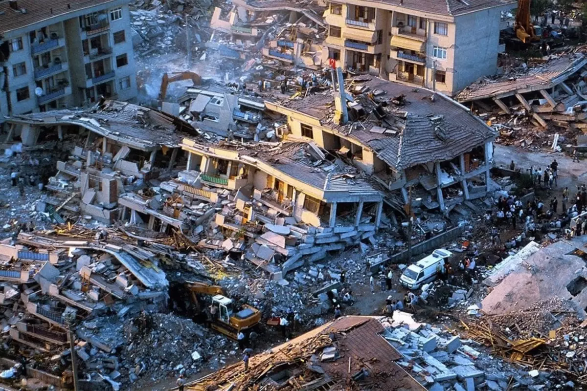 İki ilçe için uyarı yapıldı, yüzde 35'i yıkılabilir