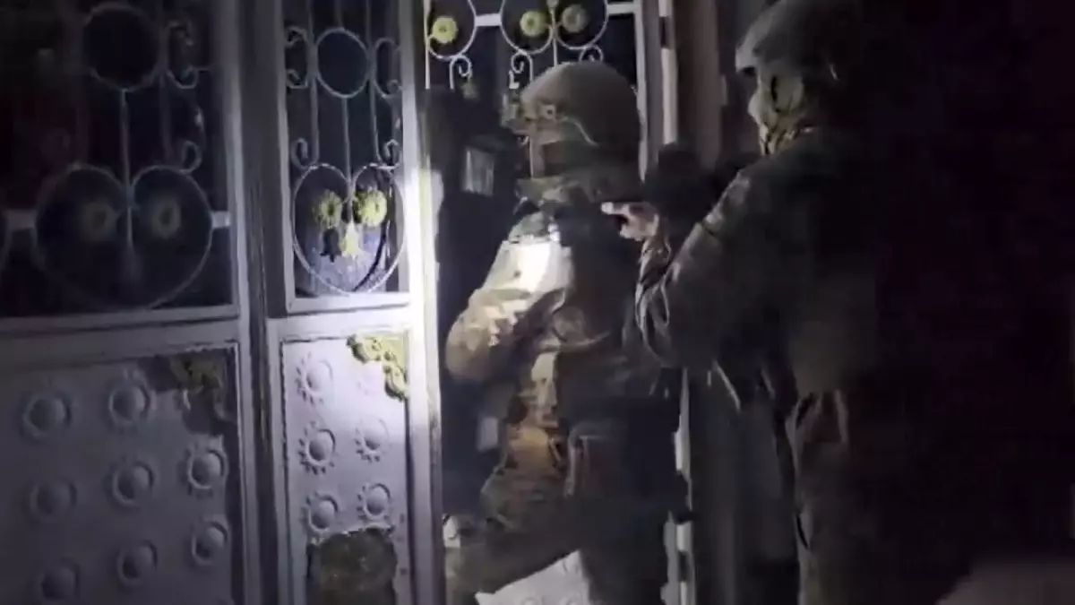 İstanbul\'da Sahte Panel Sistemi ile Veri Satan 68 Şüpheli Gözaltına Alındı