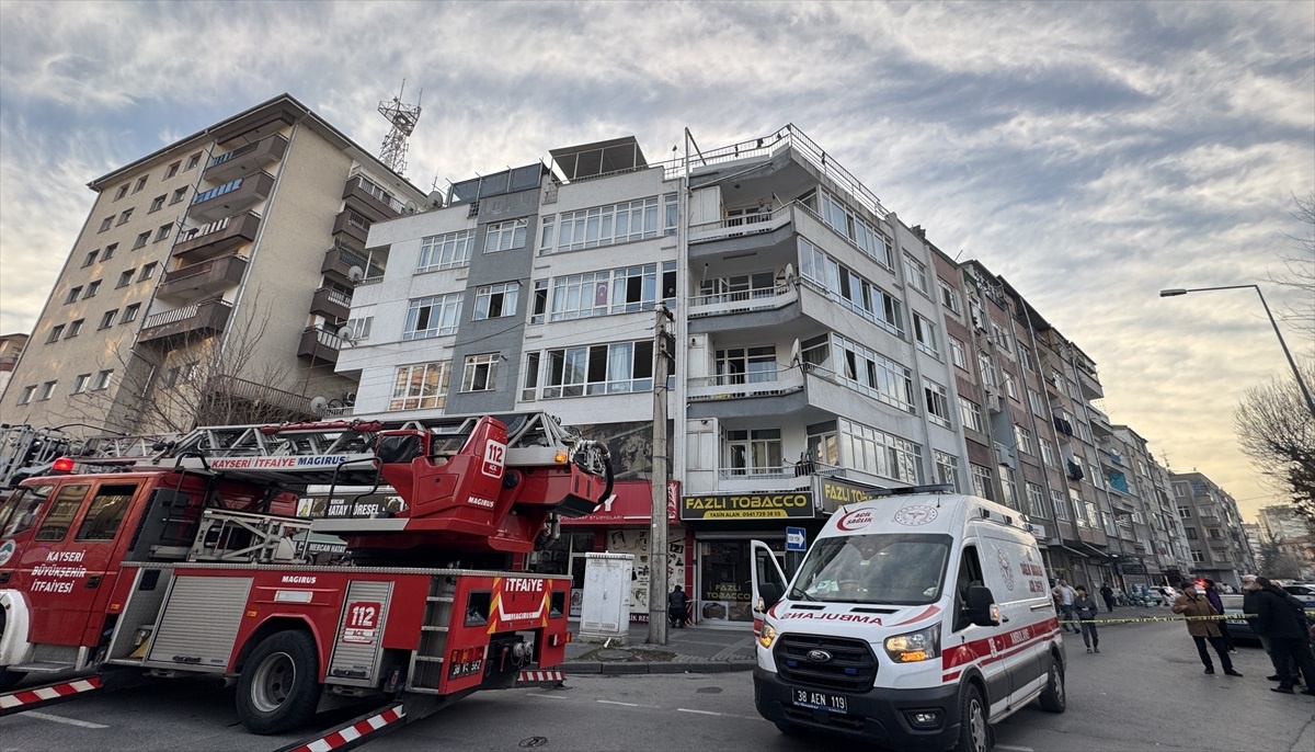 Kayseri\'de Apartmanda Yangın