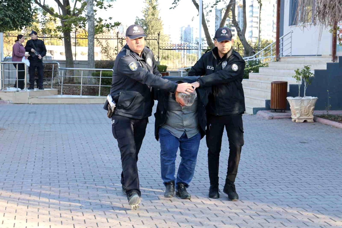 Borçlu Servis Şoförü Kuyumcu Soymaya Kalkıştı