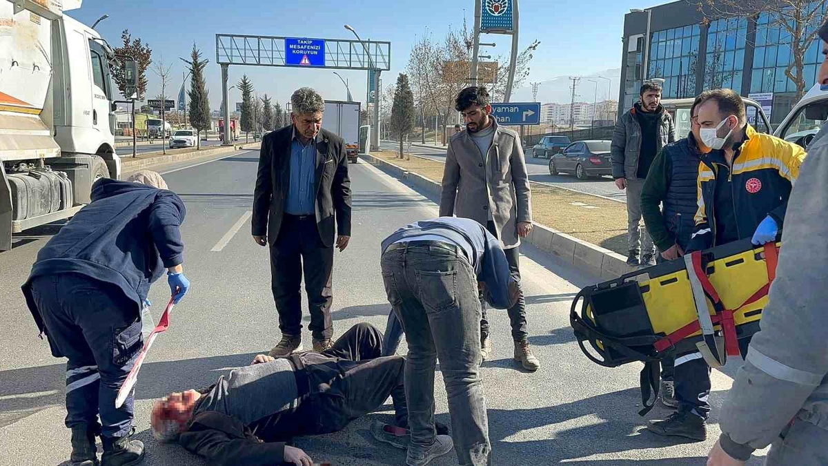 Malatya\'da Kamyon Çarptı, Yaşlı Adam Yaralandı