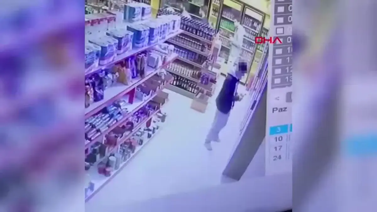 Antalya\'da Marketten Çikolata ve İçecek Çalan Çocuklar Kamerada