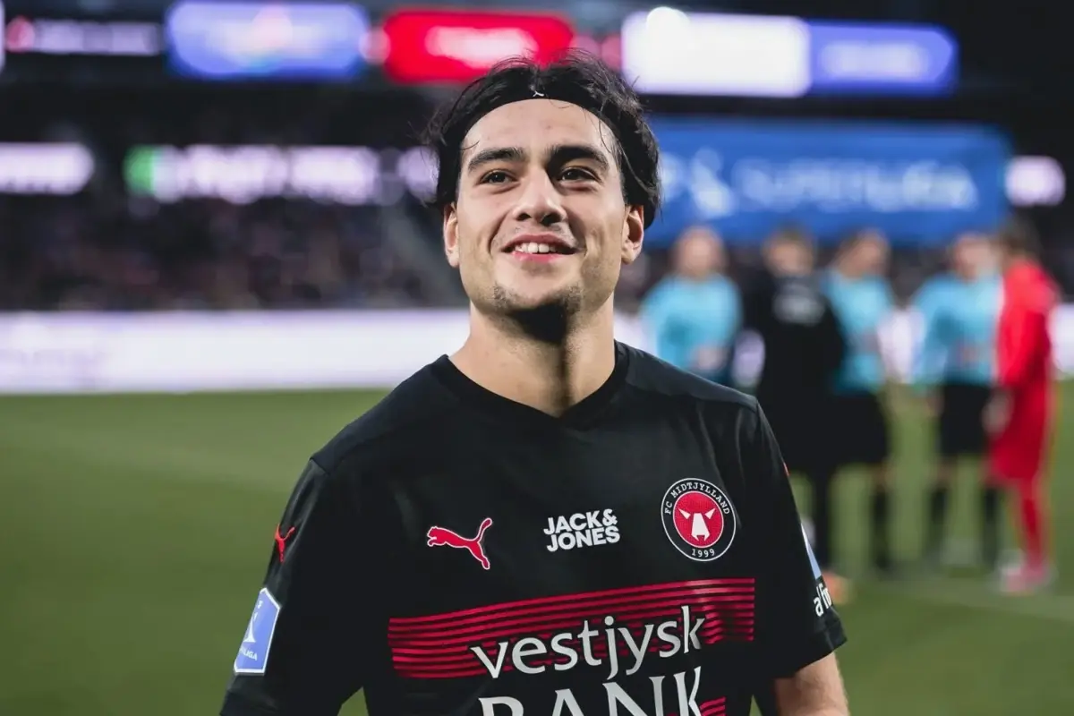 Midtjylland'ta forma giyen Türk futbolcudan olay sözler: Ailem Fenerbahçe'yi desteklerse bozuşuruz