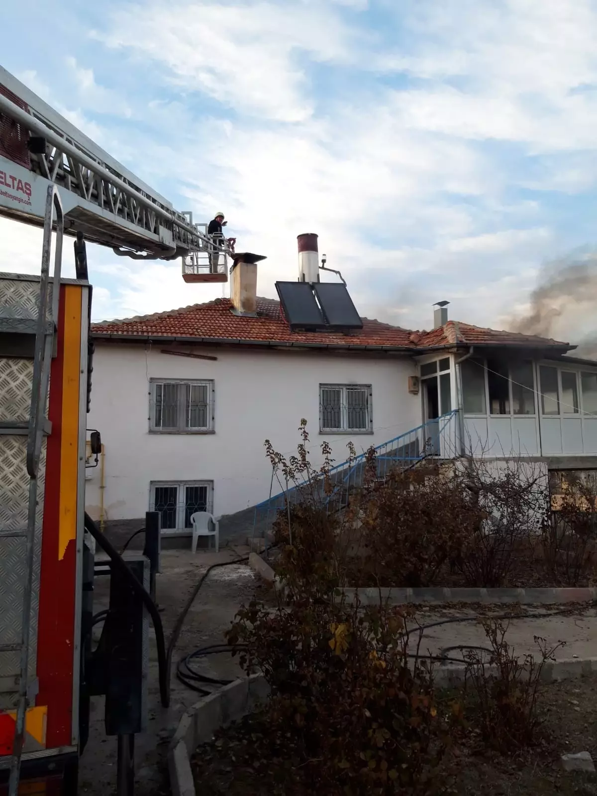 Neşet Ertaş\'ın Kız Kardeşinin Evi Yangınla Yandı