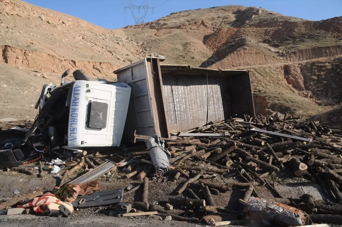 Cizre\'de Trafik Kazası: 2 Ağır Yaralı