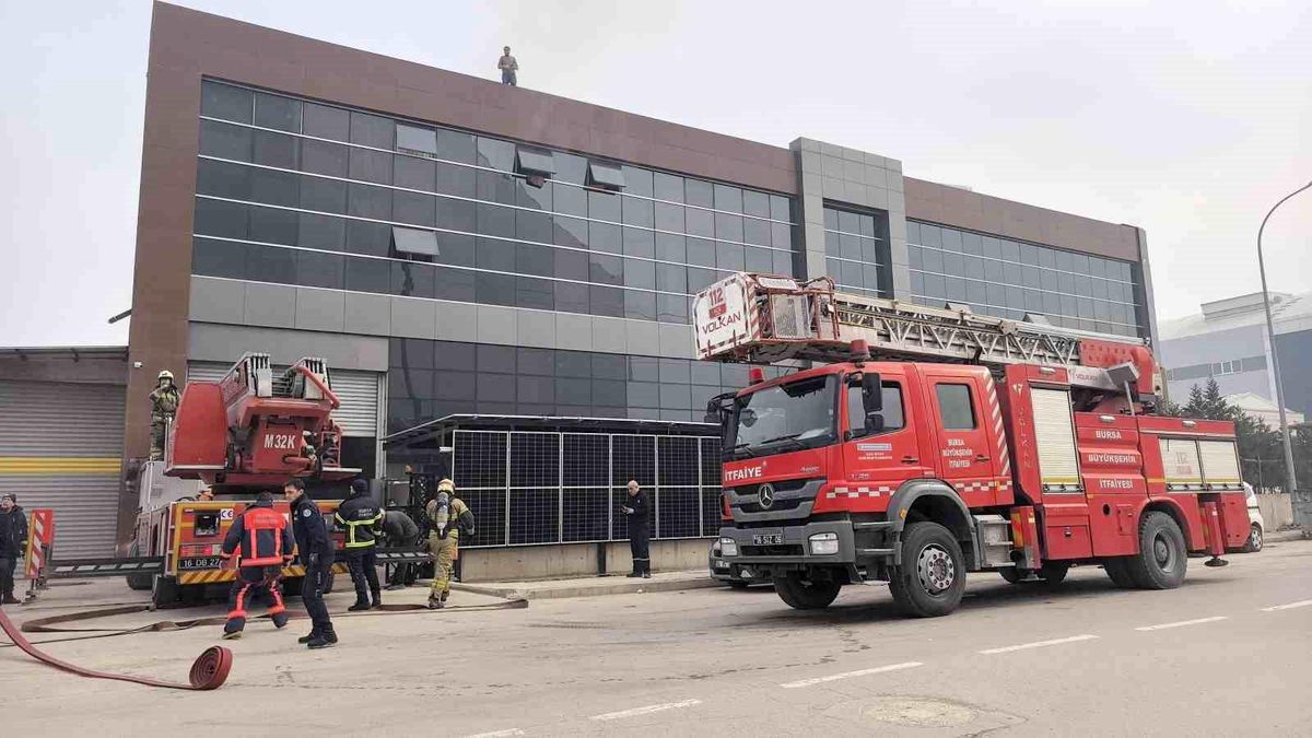 İnegöl\'de Tekstil Fabrikasında Yangın