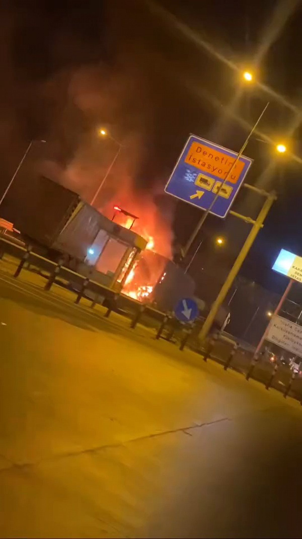 İnegöl\'de TIR Kazası: Süleyman Balantekin Hayatını Kaybetti