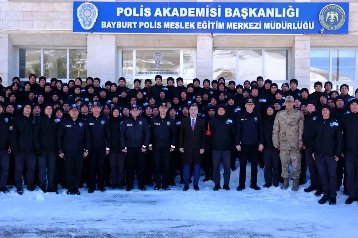 Vali Eldivan Polis Adaylarıyla Bir Araya Geldi