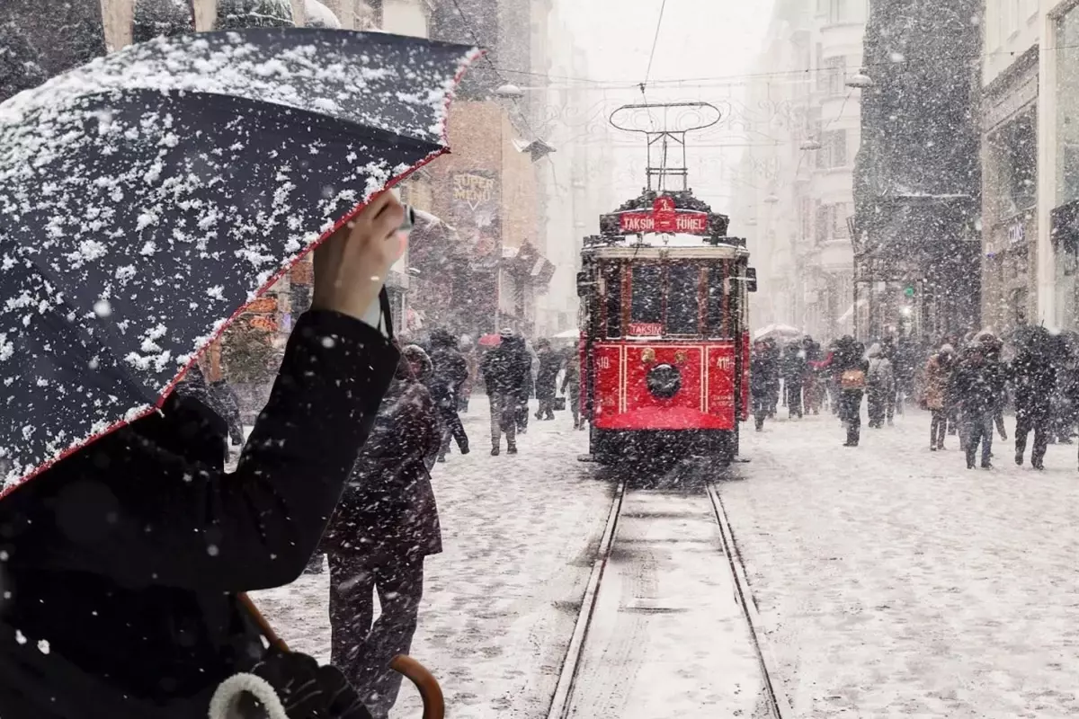 AKOM tarih verip duyurdu: İstanbul\'a lapa lapa kar yağacak