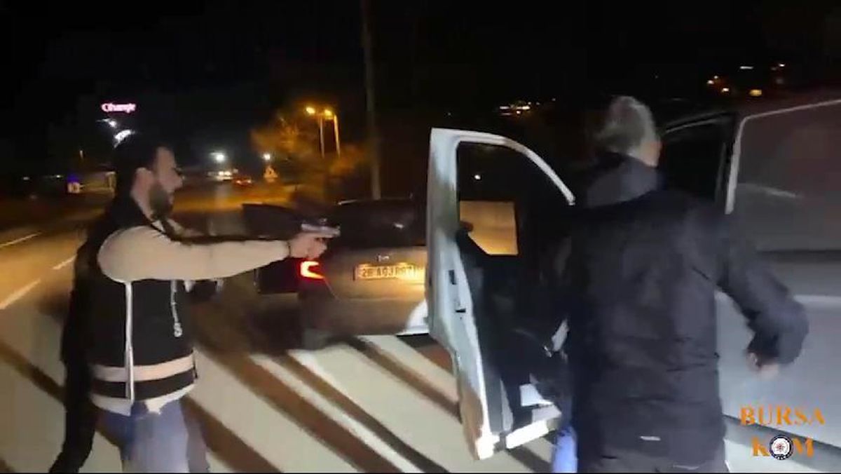 Bursa\'da Ruhsatsız Silah Operasyonu: 20 Tabanca Ele Geçirildi