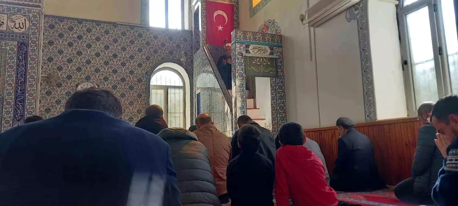 Cuma hutbesinde \'İslam\'da cenaze ve taziye\' konusu anlatıldı