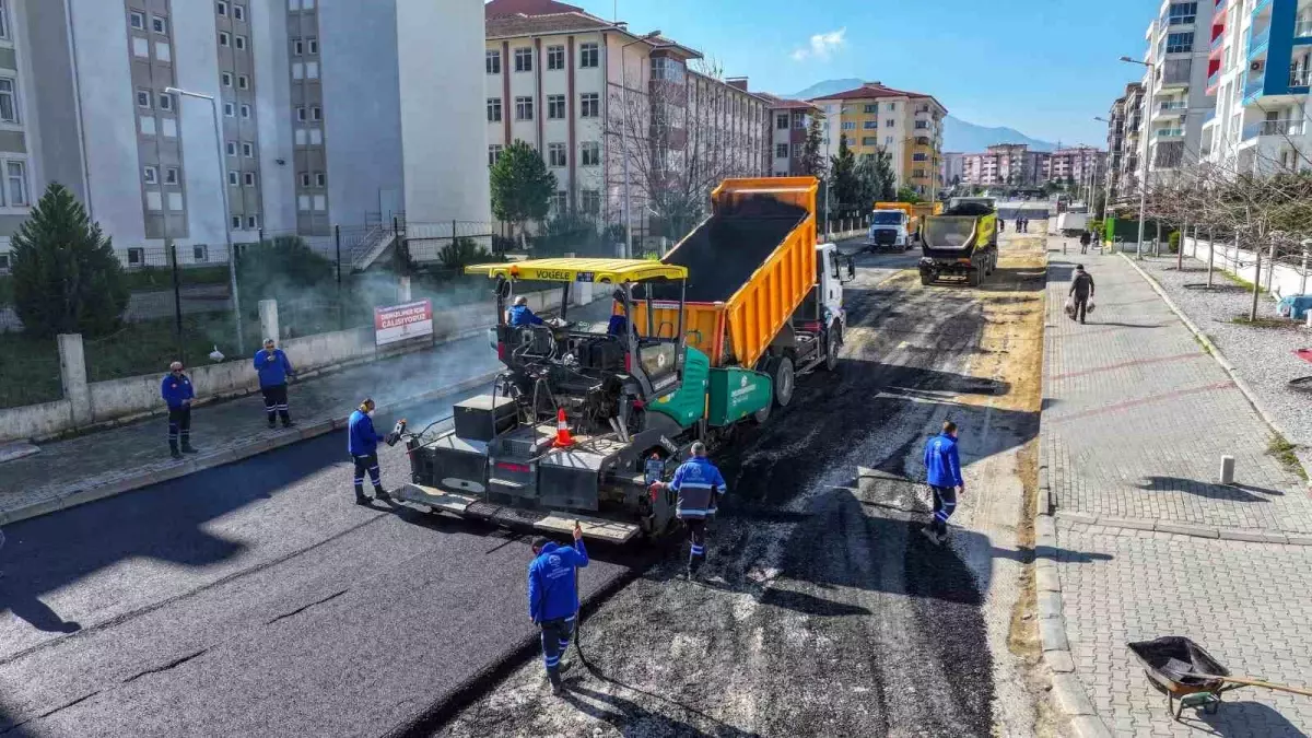 Denizli\'de Osmangazi Caddesi\'nde Asfalt Döküm Çalışmaları Tamamlandı