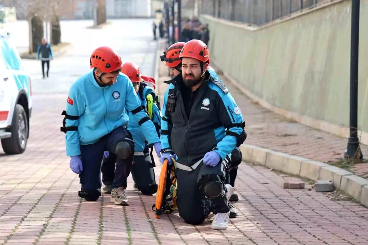 Fırat Üniversitesi\'nde Deprem ve Yangın Tatbikatı Gerçekleşti