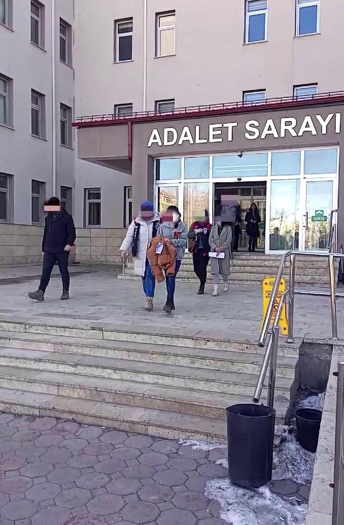 Hırsızlık İçin Döndüler, Yakalandılar