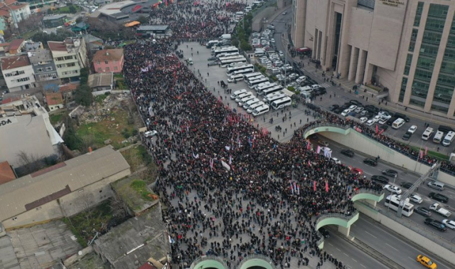 İmamoğlu'nun ifade verdiği Çağlayan Adliyesi'nin önünde ortalık karıştı