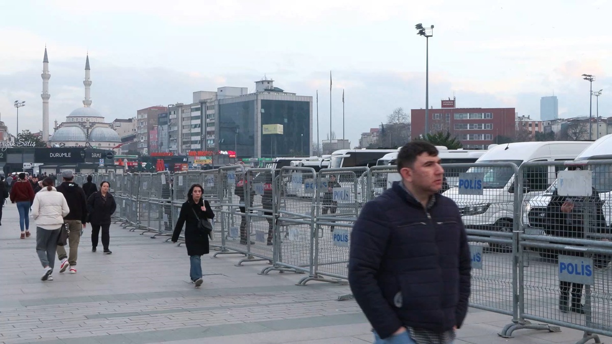İBB Başkanı İmamoğlu İfadesi İçin Adliyeye Gitti