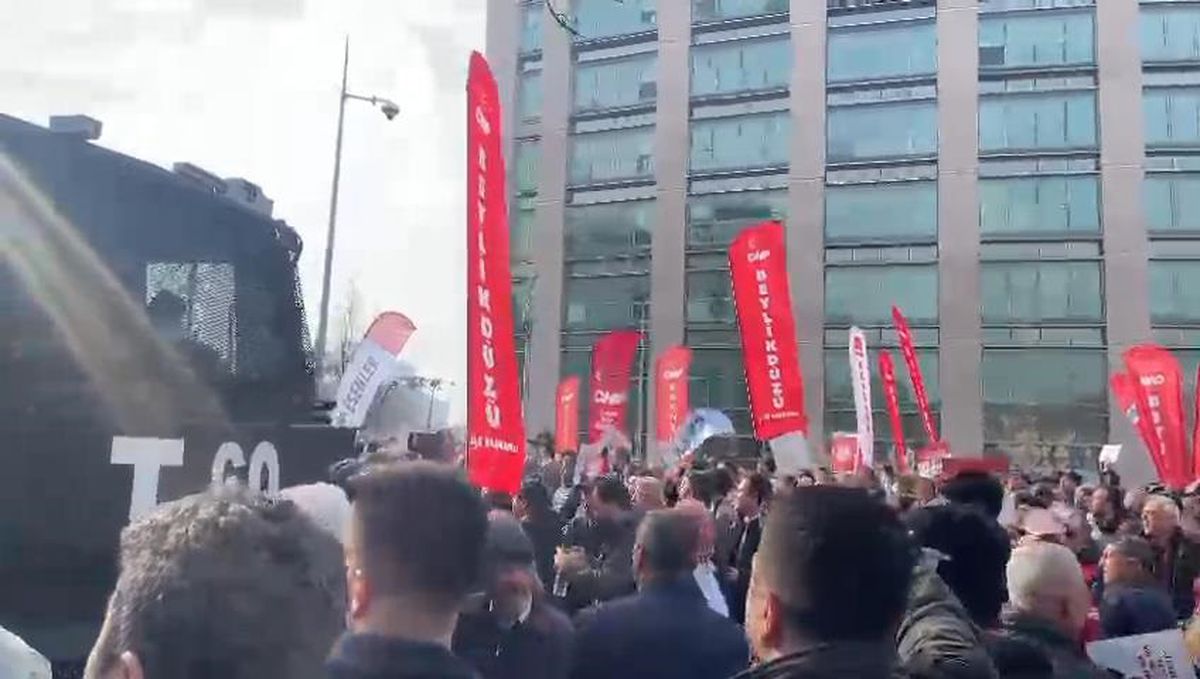 İBB Başkanı Ekrem İmamoğlu Adliyeye Gitti, Gerginlik Yaşandı